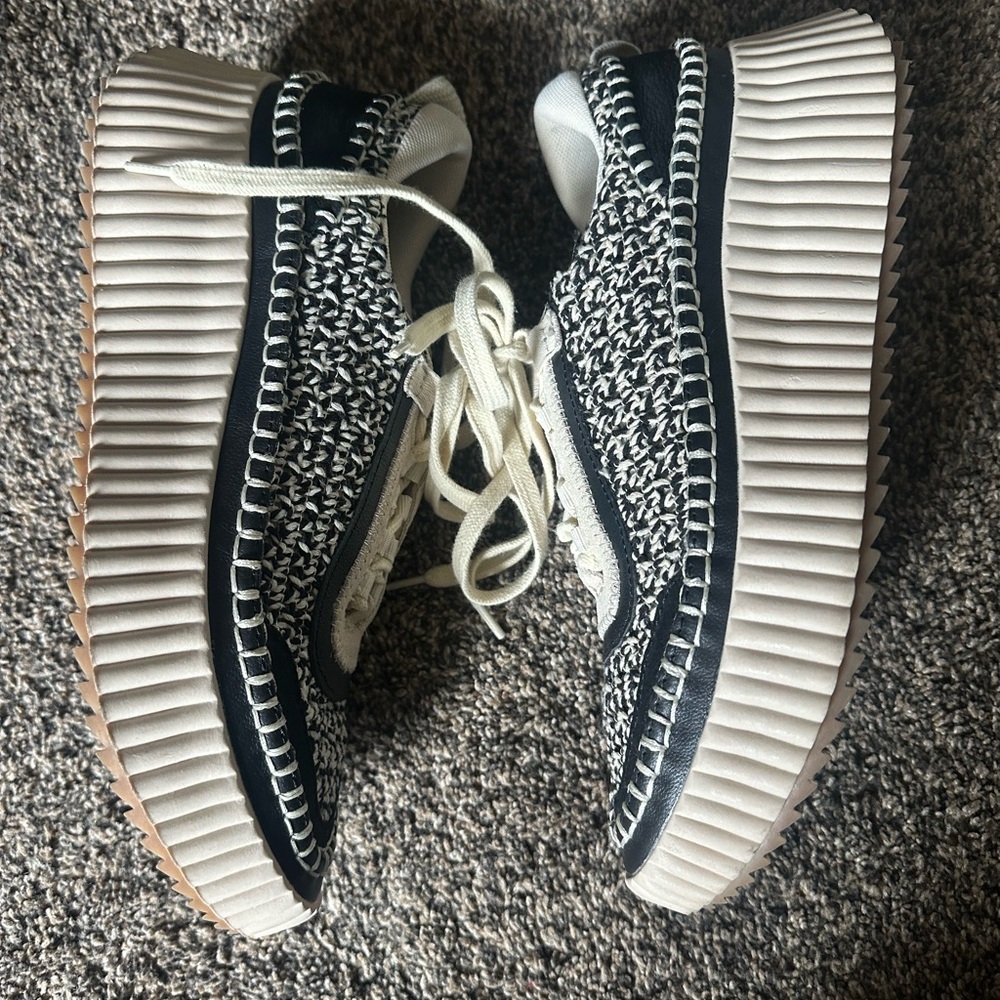 Dolce Vita Woven Black & Cream Lace-Up Sneakers size 8.5 - Picture 4 of 8